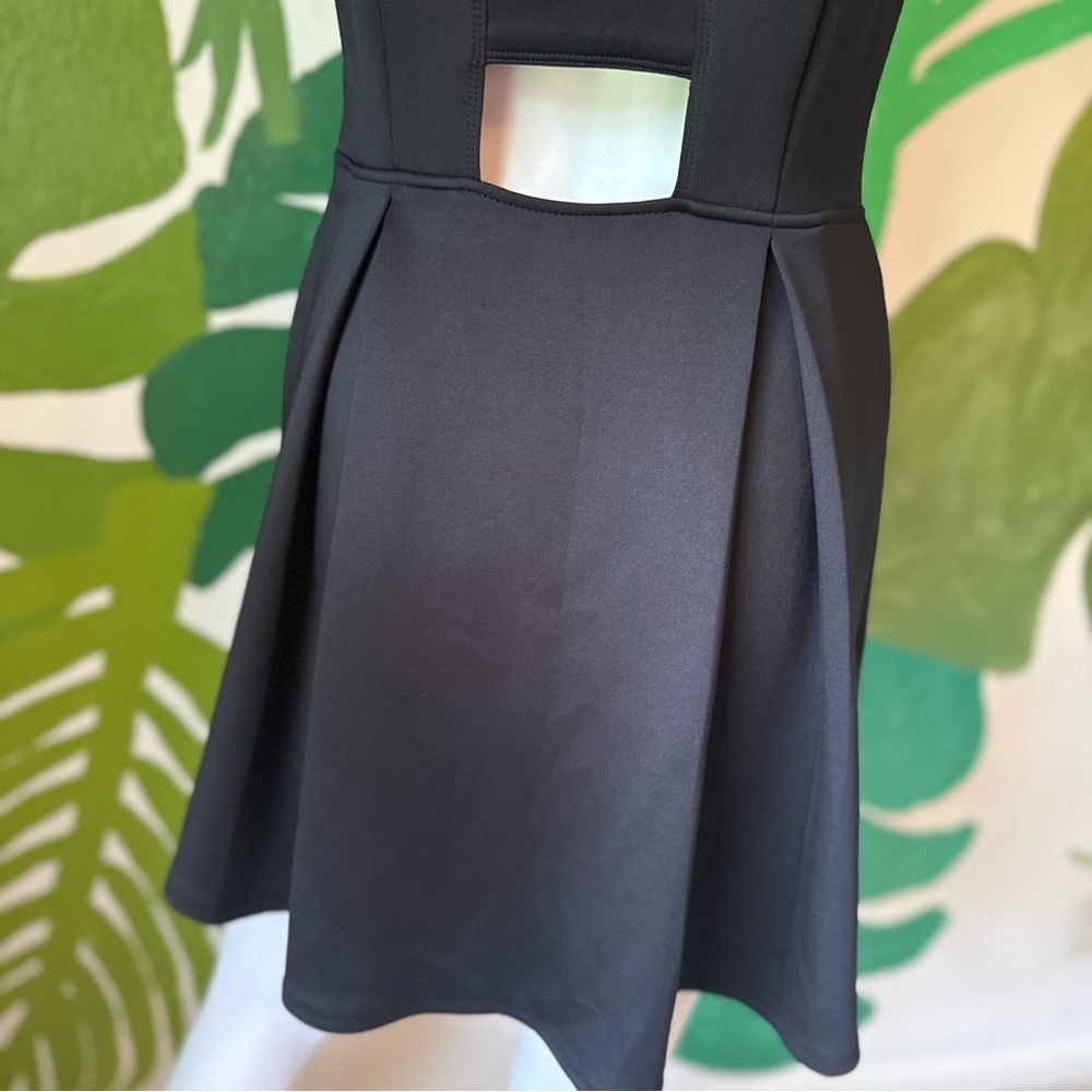 Abercrombie & Fitch Black Sleeveless Mini Dress - Picture 5 of 8